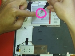 Kenapa tombol power dan suara Surface Book rusak setelah reparasi